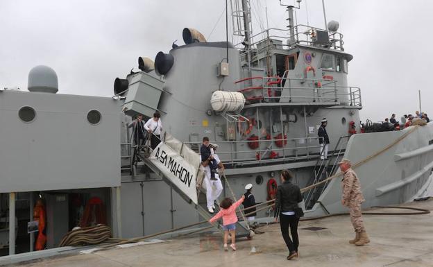 El remolcador de la Armada Mahón abre sus puertas