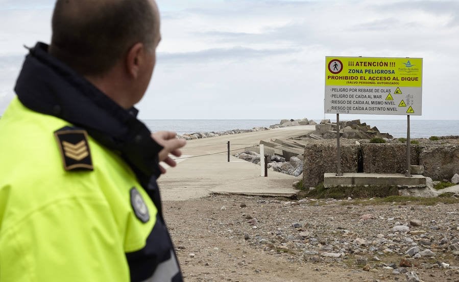 El puerto de Avilés multará con 300 euros el acceso al dique de la bocana de la ría