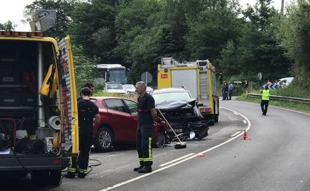 Fallece una joven de 23 años en una brutal colisión en Cangas de Onís