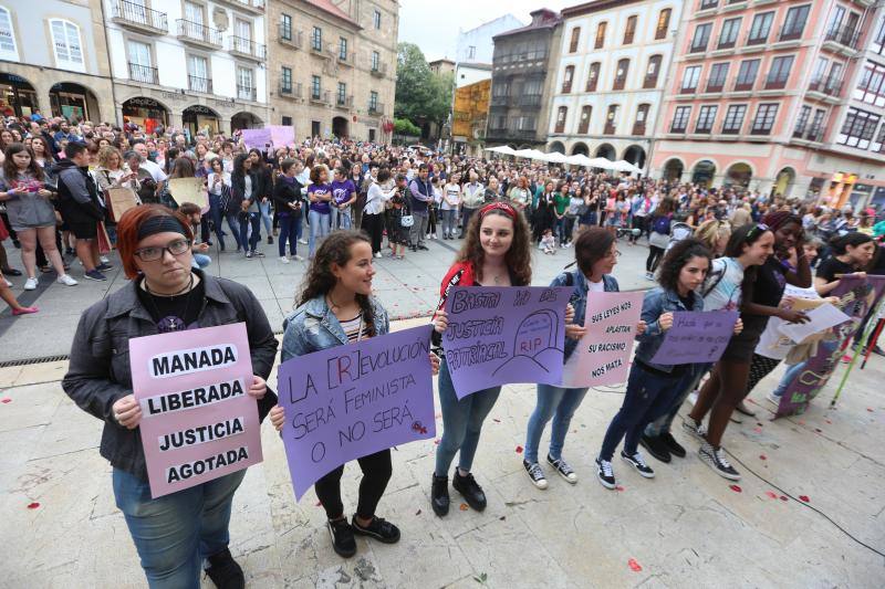 Avilés sale a la calle en protesta contra la libertad provisional para 'La Manada'