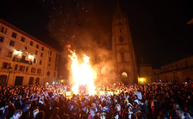 El fuego devora al arte por San Juan