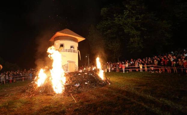 San Juan brilla en Trasona