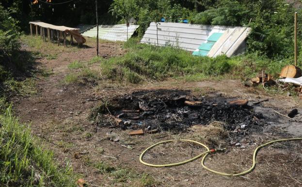 Un avilesino, muy grave tras caer a una hoguera en la noche de San Juan