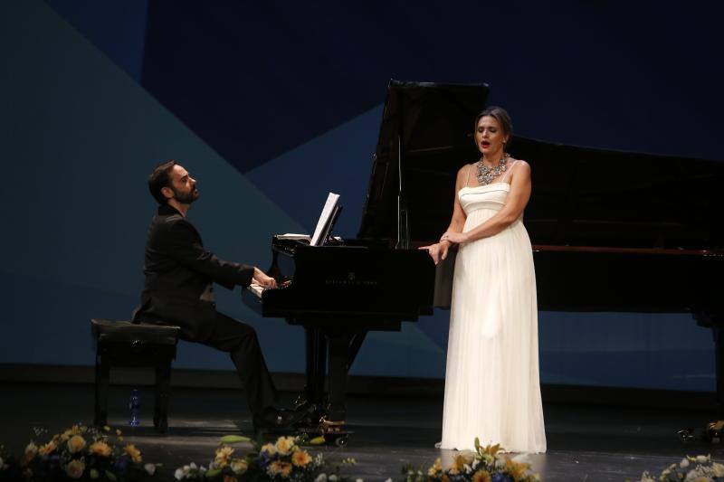 El Teatro Campoamor, en pie ante Ainhoa Arteta