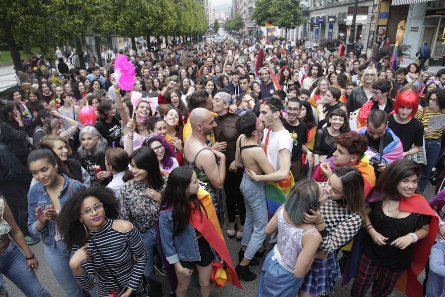 El Orgullo «toma las calles» de Oviedo