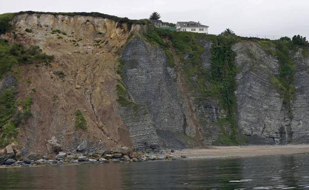 Preocupación en Gijón por el argayu de la Colina del Cuervo