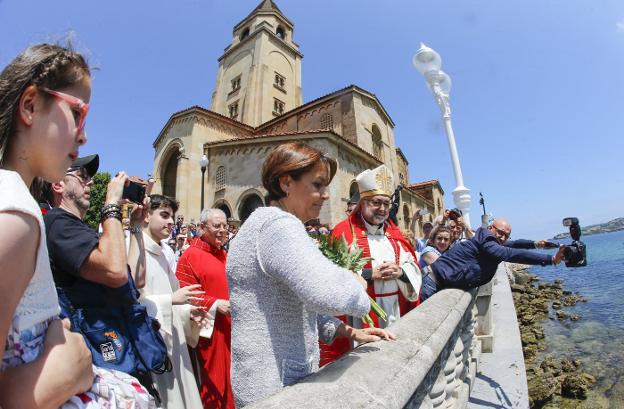 Agua bendita con «raíces en Gijón»