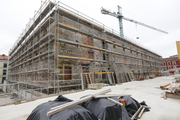 La oposición reclama «versatilidad de usos» y fondos para convertir Tabacalera en museo