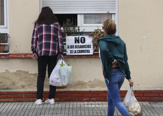 «No les interesó informarnos bien», aseguran los vecinos de La Camocha en riesgo de desahucio