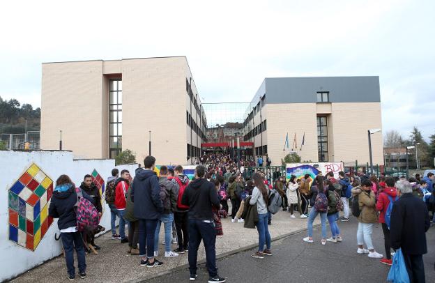 «El Principado no tiene intención de construir otro IES en La Corredoria»