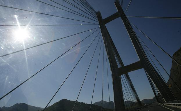 Clamor contra Aucalsa por pedir una «compensación» por arreglar el Huerna