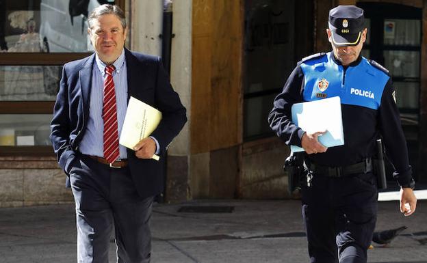 «No hay contratos con las empresas investigadas», asegura el jefe de la Policía Local de Oviedo