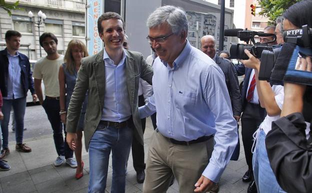 Sáenz de Santamaría y Casado quieren un PP que recupere el poder autonómico en Asturias