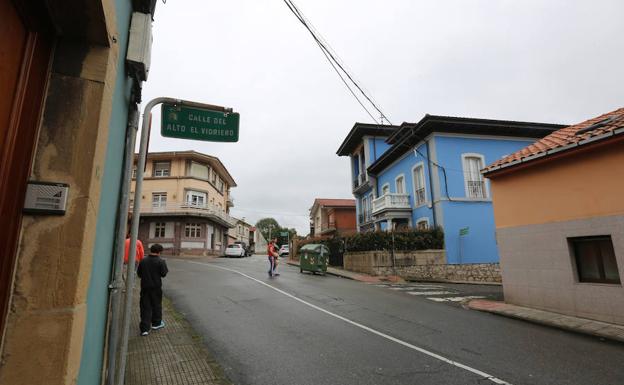 Da positivo en droga, no tiene carné, ni ITV, ni seguro y además estaba en busca y captura en Avilés