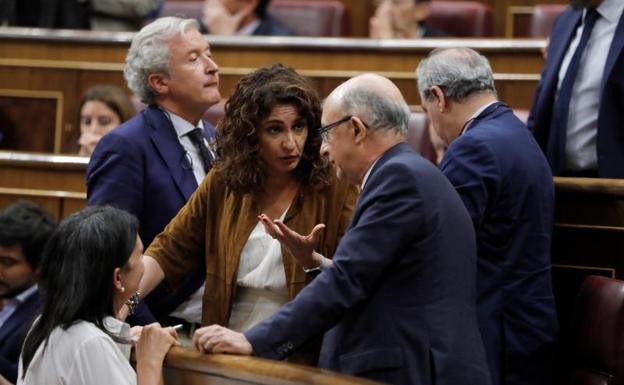 El Gobierno subirá impuestos para que le salgan las cuentas del gasto social