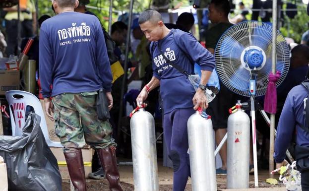 Los niveles de oxígeno descienden en la cueva en la que están atrapados los doce niños