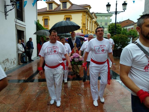 San Fermín llega para revolucionar Infiesto durante una semana
