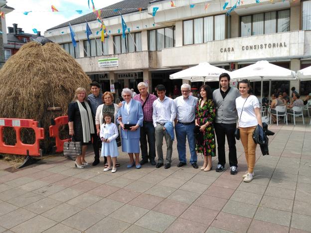 El Franco homenajea a su abuela del año y rinde tributo a la memoria de Luis González