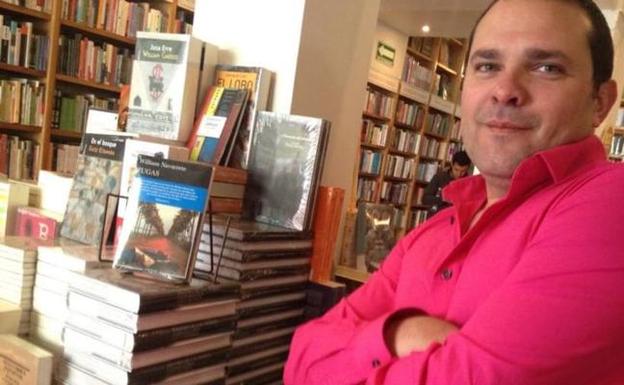 «Se atiende más a lo que balbucea un futbolista que a lo que dice un escritor»