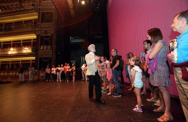 El Campoamor se exhibe con mucho teatro