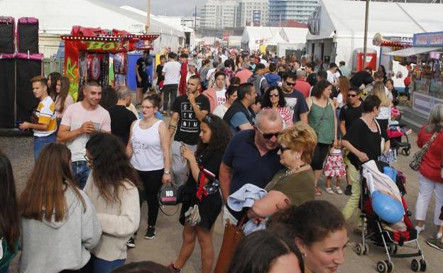 Seis detenidos y tres puestos cerrados por juego ilegal en la Semana Negra