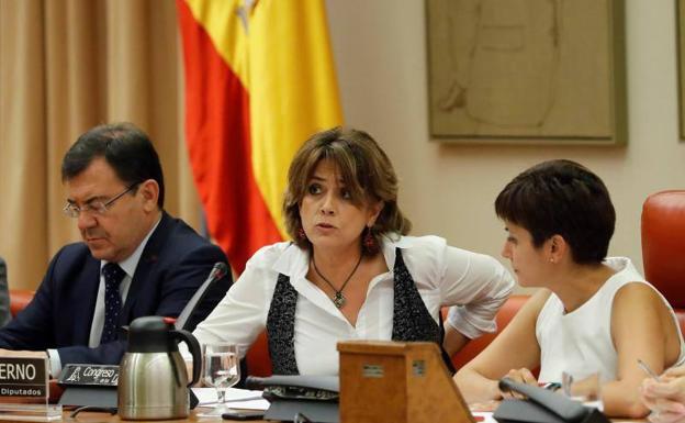 El Gobierno impulsará las exhumaciones y estudiará ilegalizar las asociaciones que hagan apología del franquismo