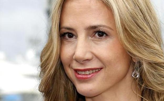 Mira Sorvino fue amordazada con un condón cuando tenía 16 años