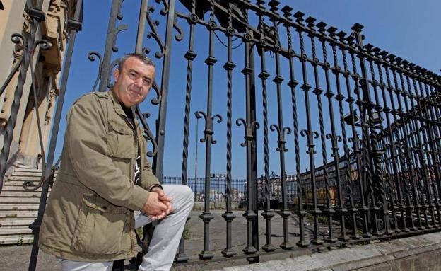 Lorenzo Silva: «Escribir novela negra de la Guardia Civil fue como acostarse en una cama de alfileres»