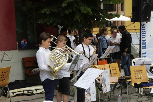 Concierto de clausura en el campamento de Onís