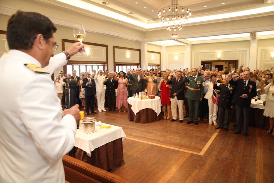 Los marinos honran a su patrona en Gijón