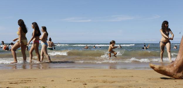 «Me bañé en San Lorenzo y salí con picores e irritación de ojos»