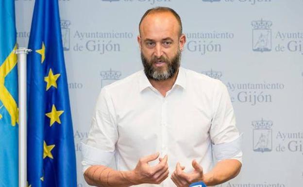 «La falta de depuradora del matadero puede ser el origen de las manchas en la playa»