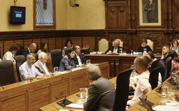El Pleno no respalda el plan económico y financiero que debe aplicar Gijón