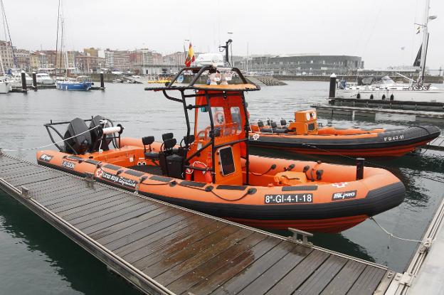 Cruz Roja estrena una embarcación que puede rescatar hasta 18 personas