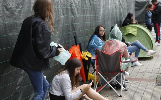 Larga espera para disfrutar del concierto de Dani Martín