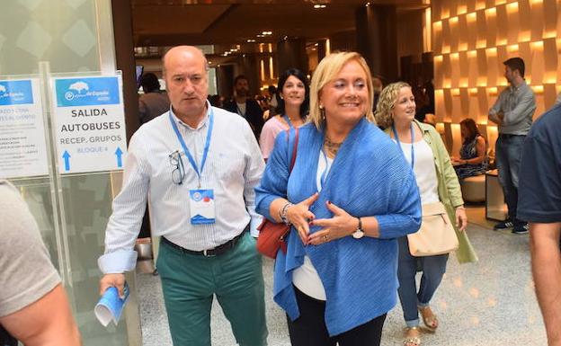 Mercedes Fernández afirma que ha pactado con Sáenz de Santamaría la presencia de asturianos en su dirección si gana el congreso
