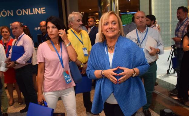 Mercedes Fernández anuncia que apoyará a Soraya Sáenz de Santamaría