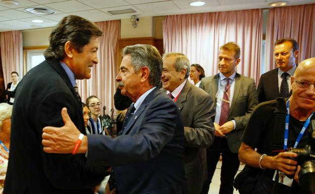 Los presidentes de Asturias y Cantabria rechazan que sea el momento de reformar la Constitución