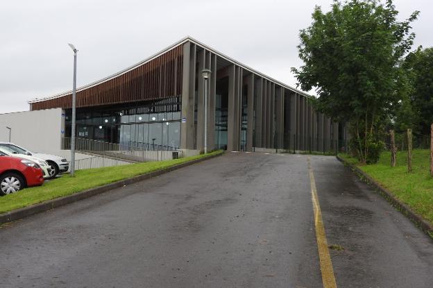 Ciudadanos Nava denuncia «graves deficiencias» en el polideportivo municipal