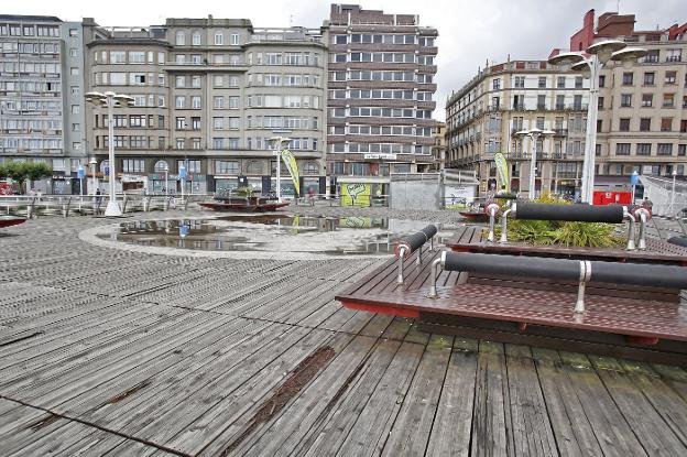 El Puerto renovará toda la tarima del espigón de Fomento y reducirá su superficie