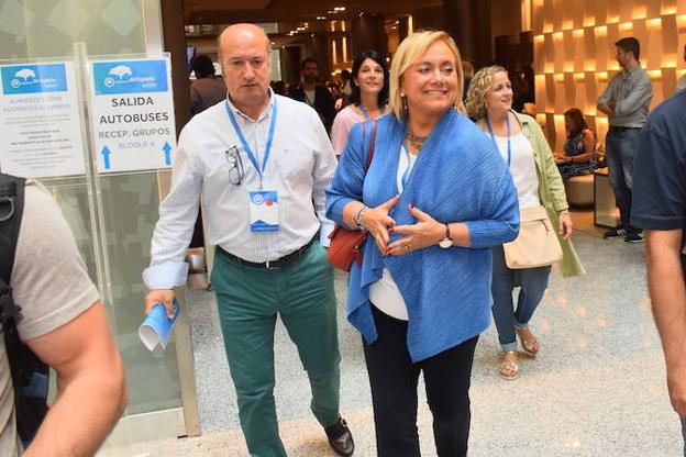 Mercedes Fernández rompe su neutralidad y anuncia su voto a Santamaría