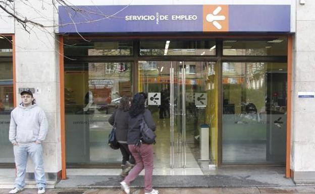 Mujer española, de 45 años y con hijos, perfil del beneficiario del salario social