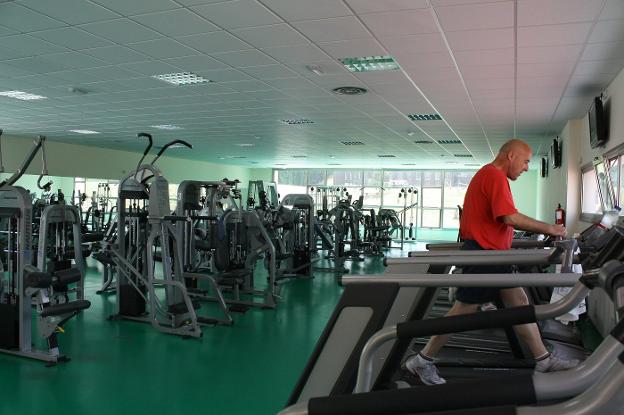 Asturagua renovará las máquinas del gimnasio de las piscinas de Las Vegas