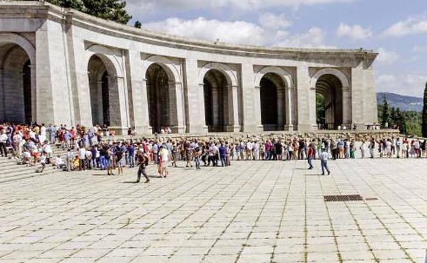 El alcalde de Ferrol se niega a recibir los restos de Franco