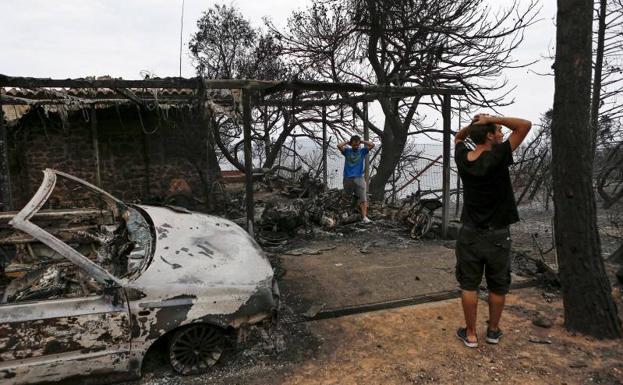 Grecia busca a los desaparecidos tras la devastadora ola de incendios