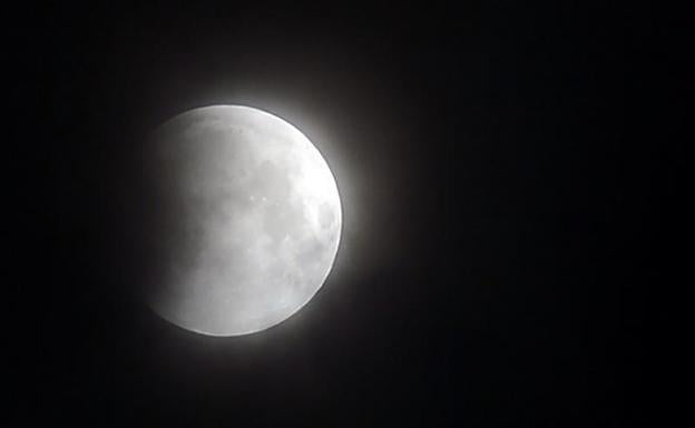 Directo: así se ve el eclipse de Luna más largo del siglo