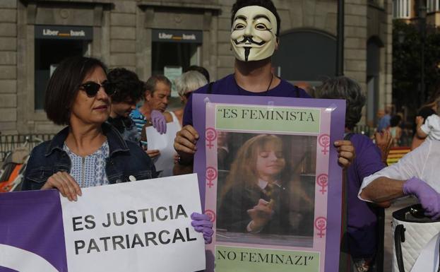 Asturias sale a la calle contra la sentencia de Juana Rivas