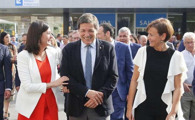 Carmen Montón se compromete a abrir «cuanto antes» el centro Stephen Hawking de Langreo