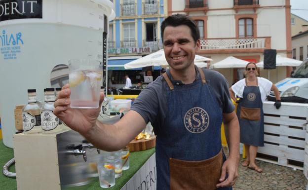 Récord en Vegadeo: 750 litros de gintonic y 3.000 copas