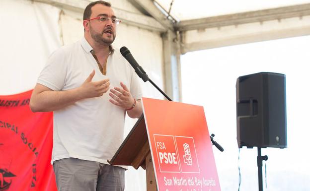 Barbón: «Un tirano como Franco no merece estar enterrado en un espacio público»